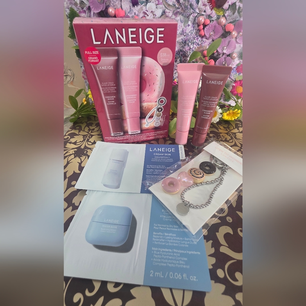 LANEIGE lip duo set in limited edition + *Donut charm.